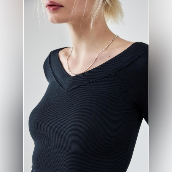 Urban Outfitters BDG Shannen Slinky V-Neck Long Sleeve T-Shirt Black - Picture 2 of 7